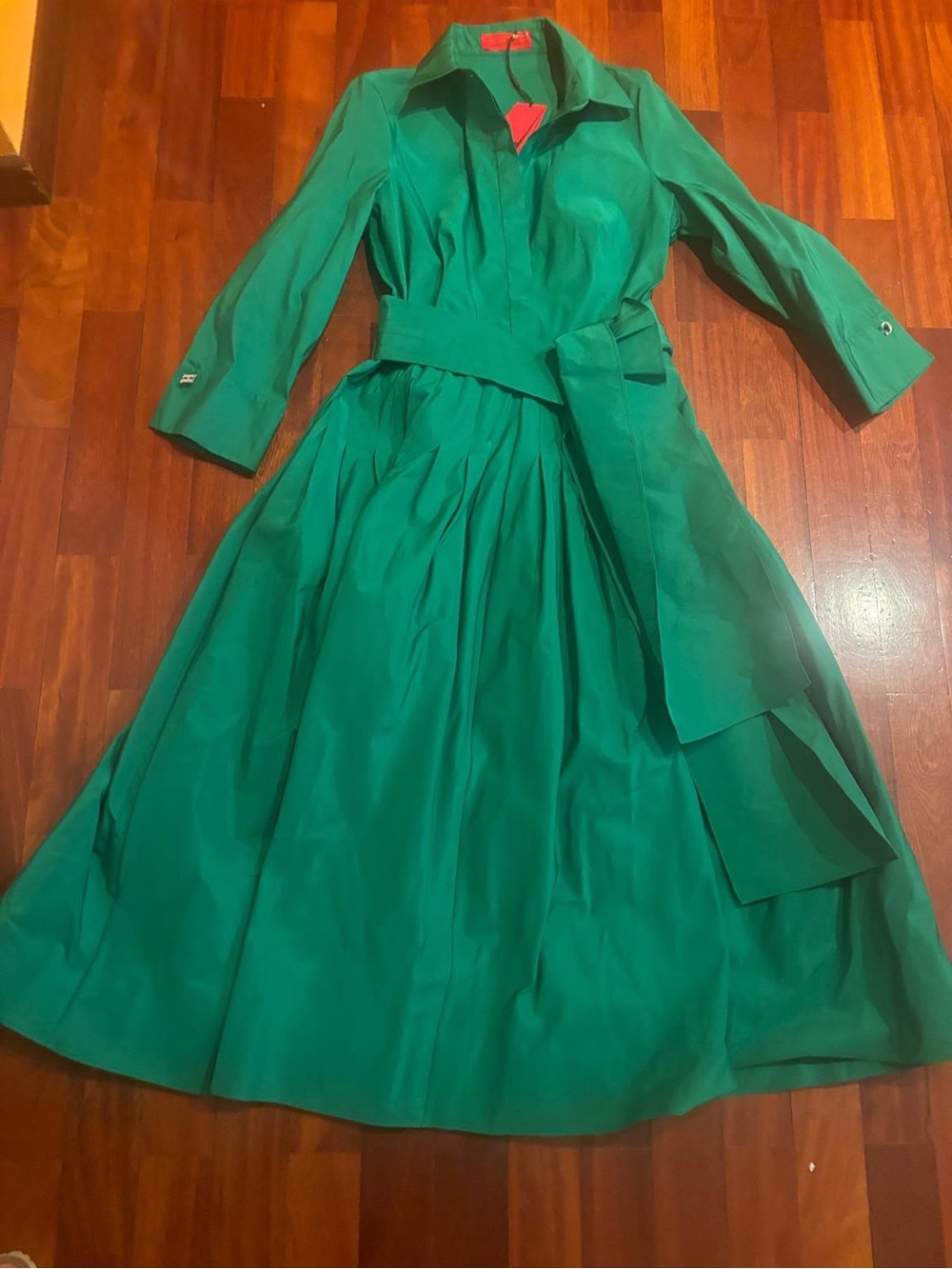 Carolina Herrera New Elegant Emerald Green Shirtwaist Dress with Waist Tie - Picture 3 of 3